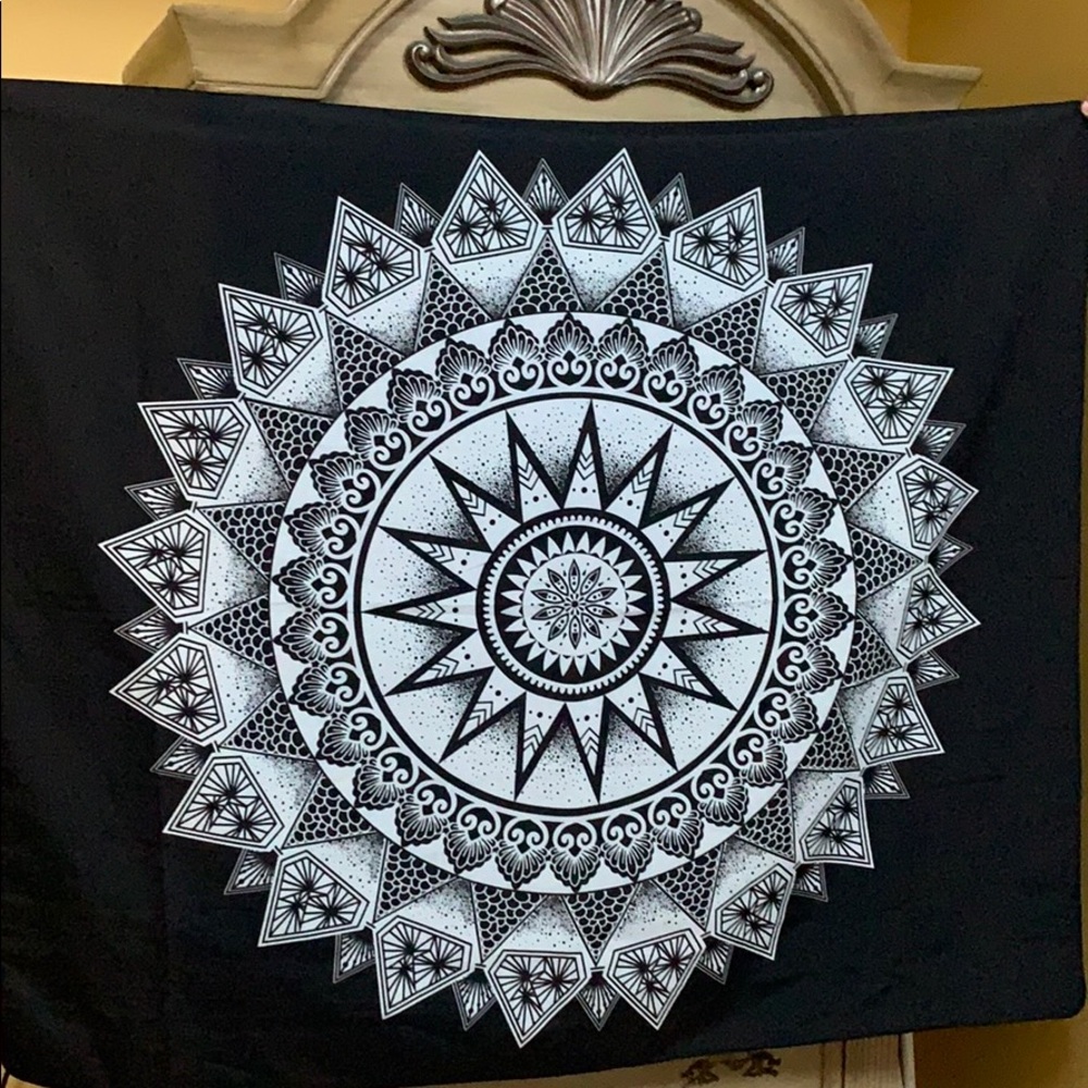Black & white tapestry!
